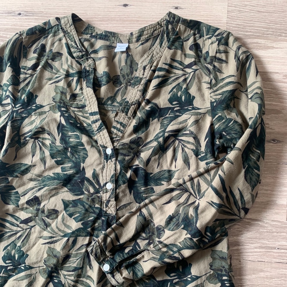 Old navy long sleeve v neck